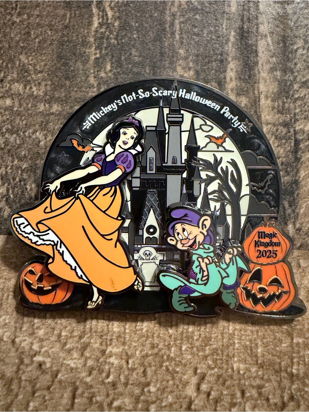 Mickey’s Not-So-Scary Halloween Party 2025 Pin Snow White & Dopey Ltd Edition